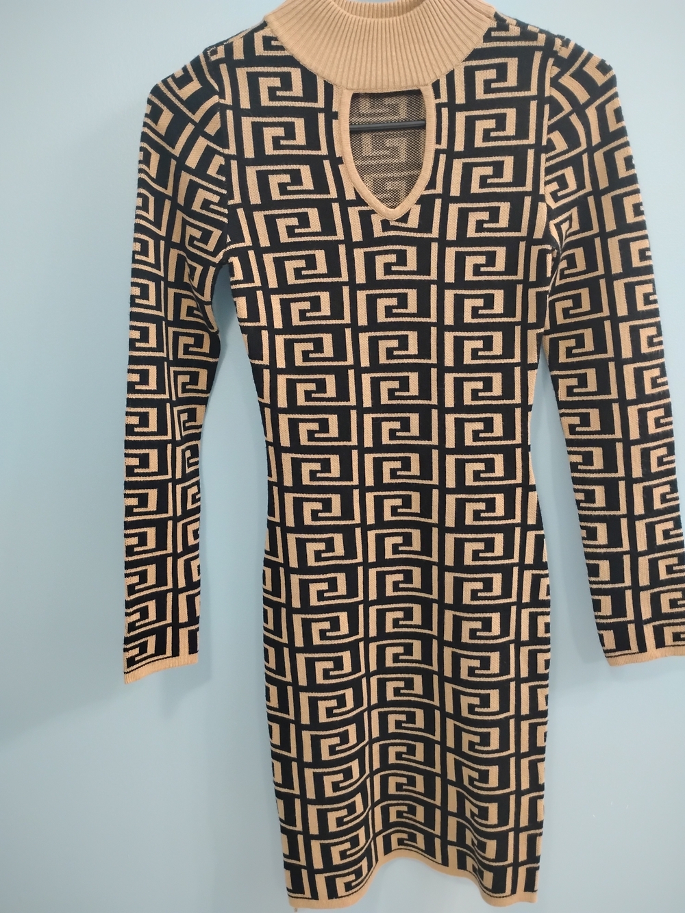 Geo-Pattern Long Sleeve Knit Dress in Beige and Black Size Small